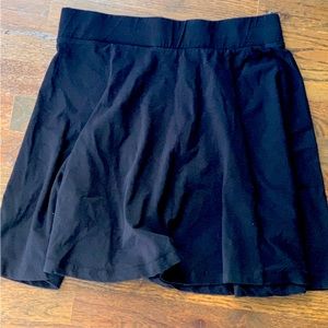 Black H&M mini-midi flare skirt